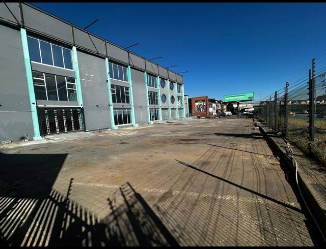1,900M² WAREHOUSE TO LET IN WYNBERG